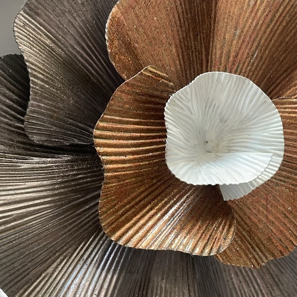 Beautiful Flower Wall Accent - Picture 2 of 3